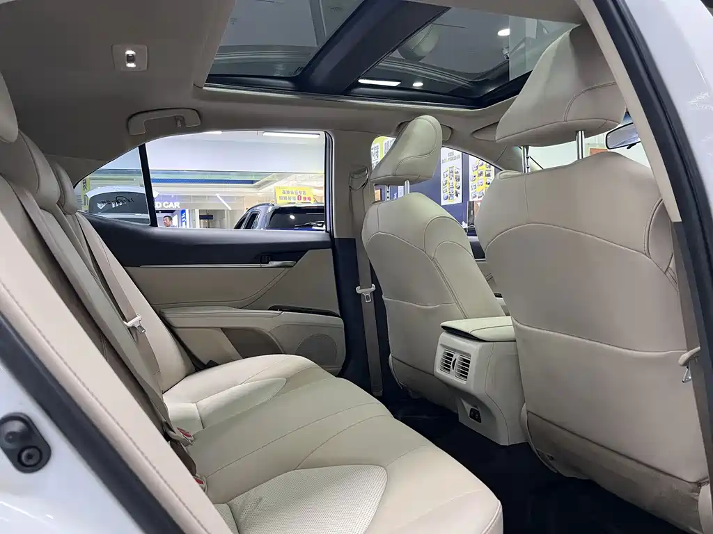 Toyota Camry — миниатюра 16