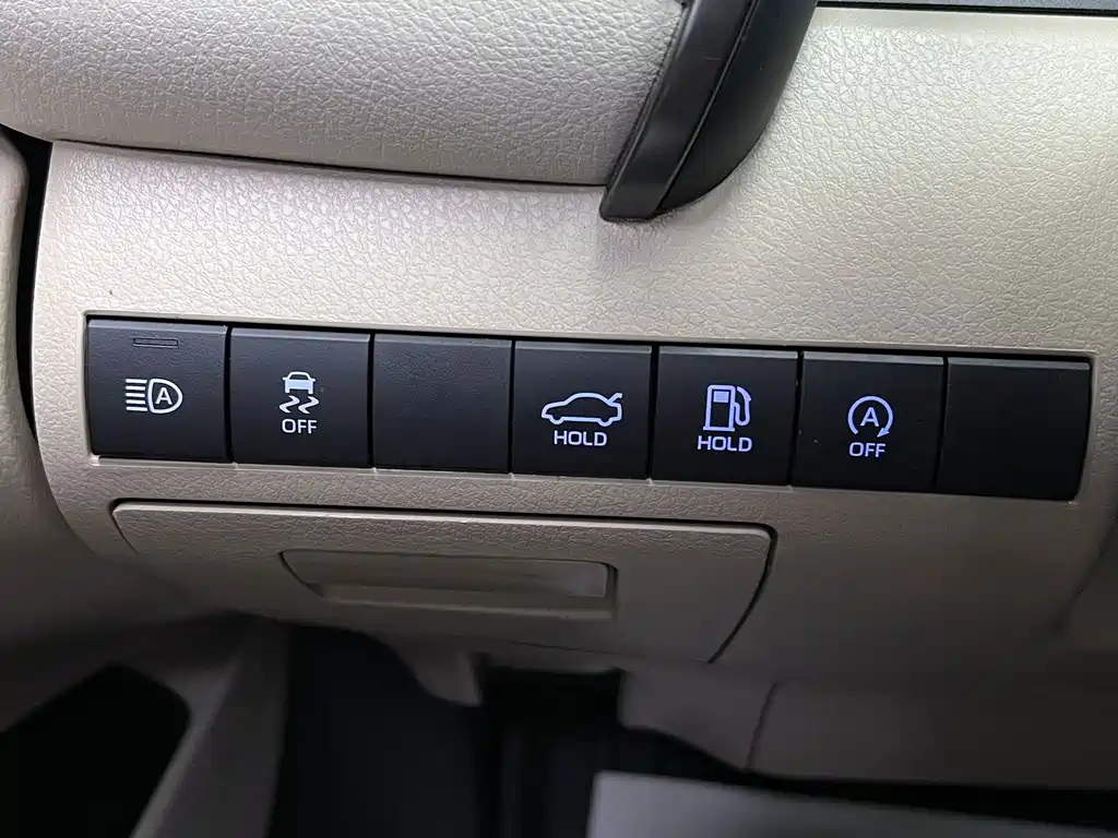 Toyota Camry — миниатюра 28