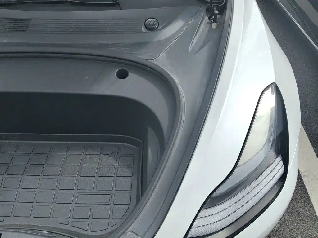 Tesla Model 3 — миниатюра 20