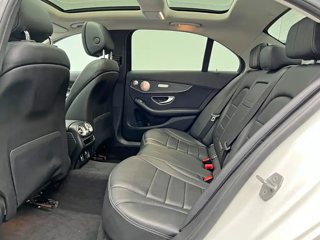 Mercedes-Benz C-Class — миниатюра 15