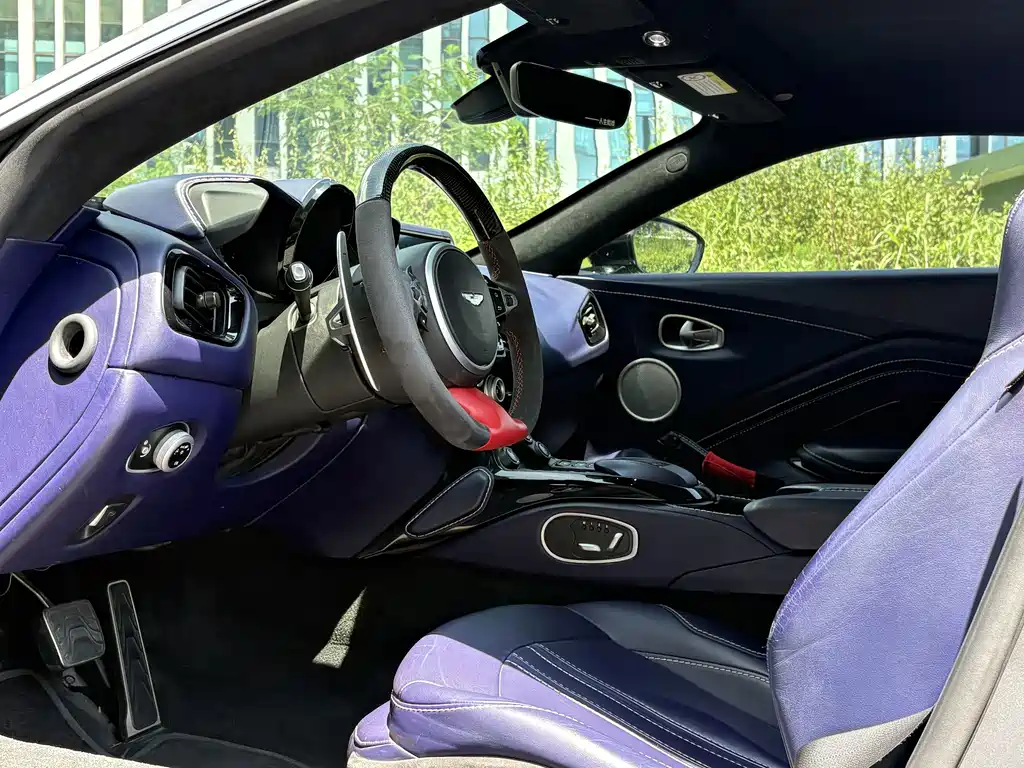 Aston Martin V8 Vantage — миниатюра 8