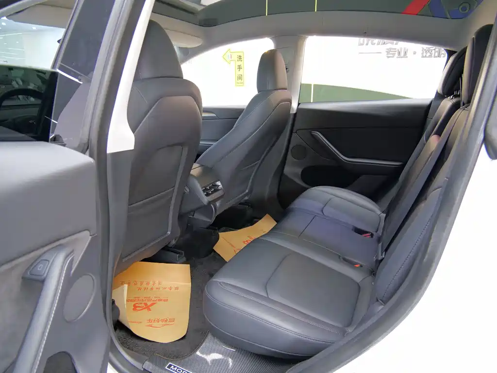 Tesla Model Y — миниатюра 13
