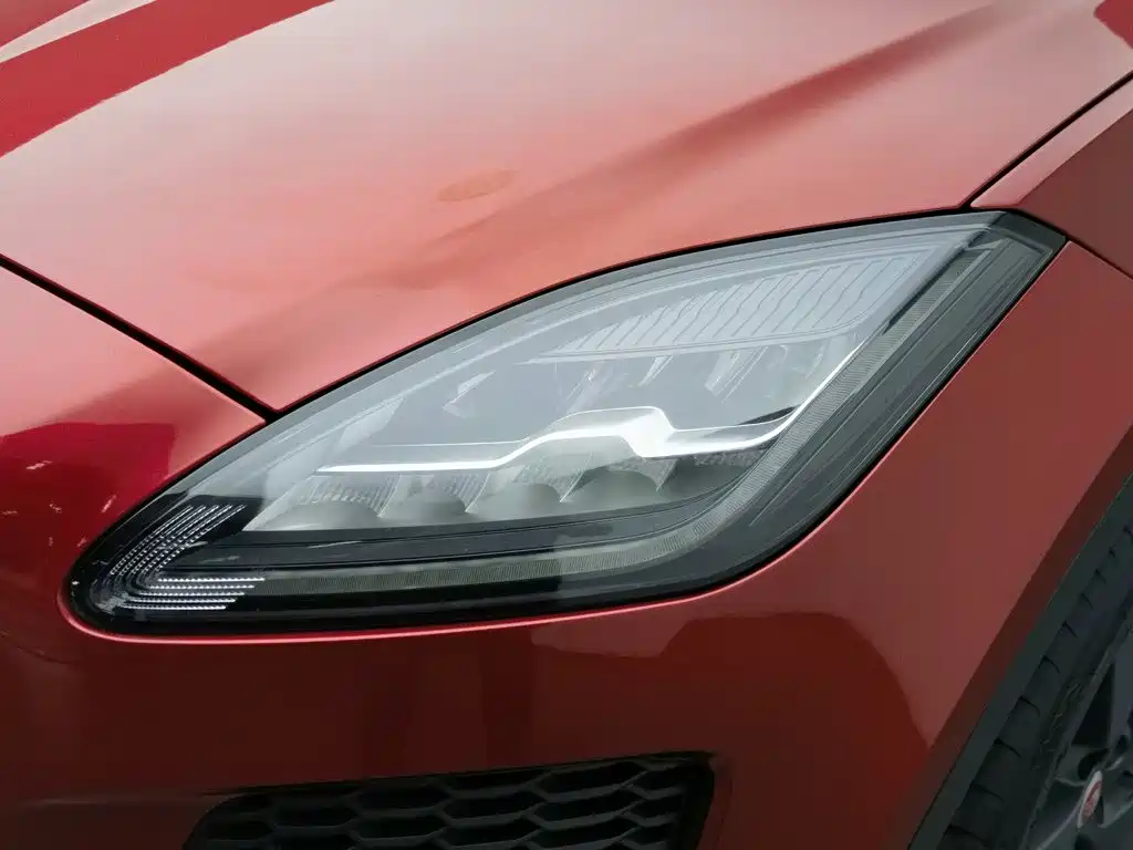 Jaguar E-PACE — миниатюра 7