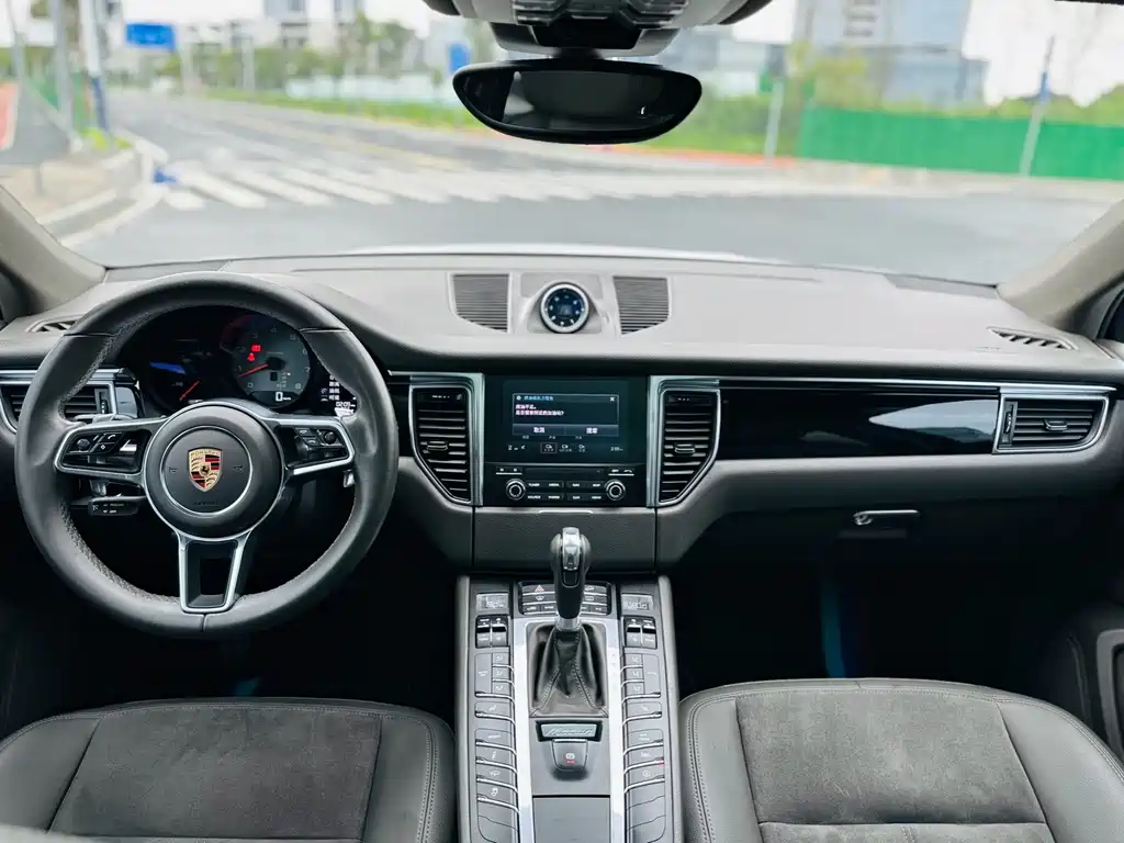 Porsche Macan — миниатюра 12