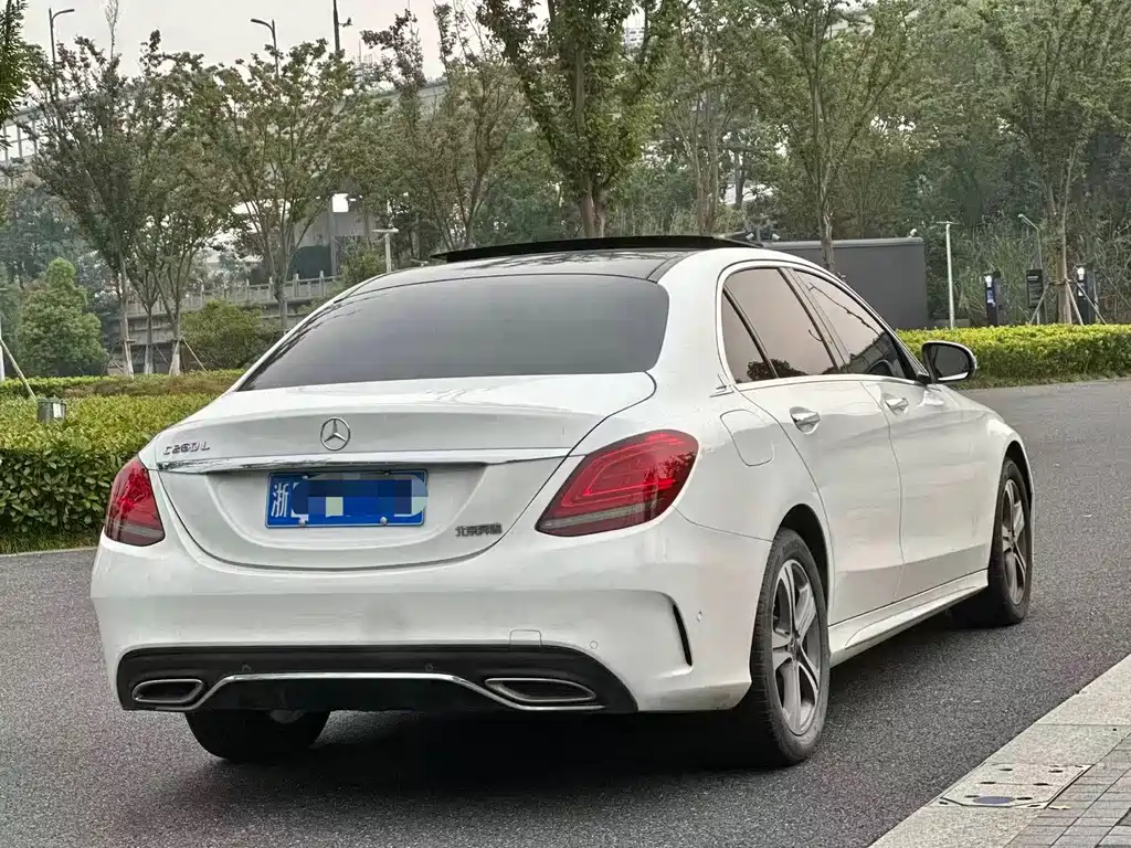 Mercedes-Benz C-Class — миниатюра 6