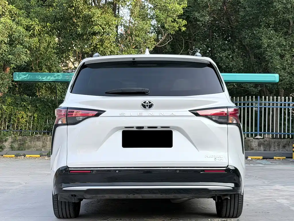 Toyota Sienna — миниатюра 17