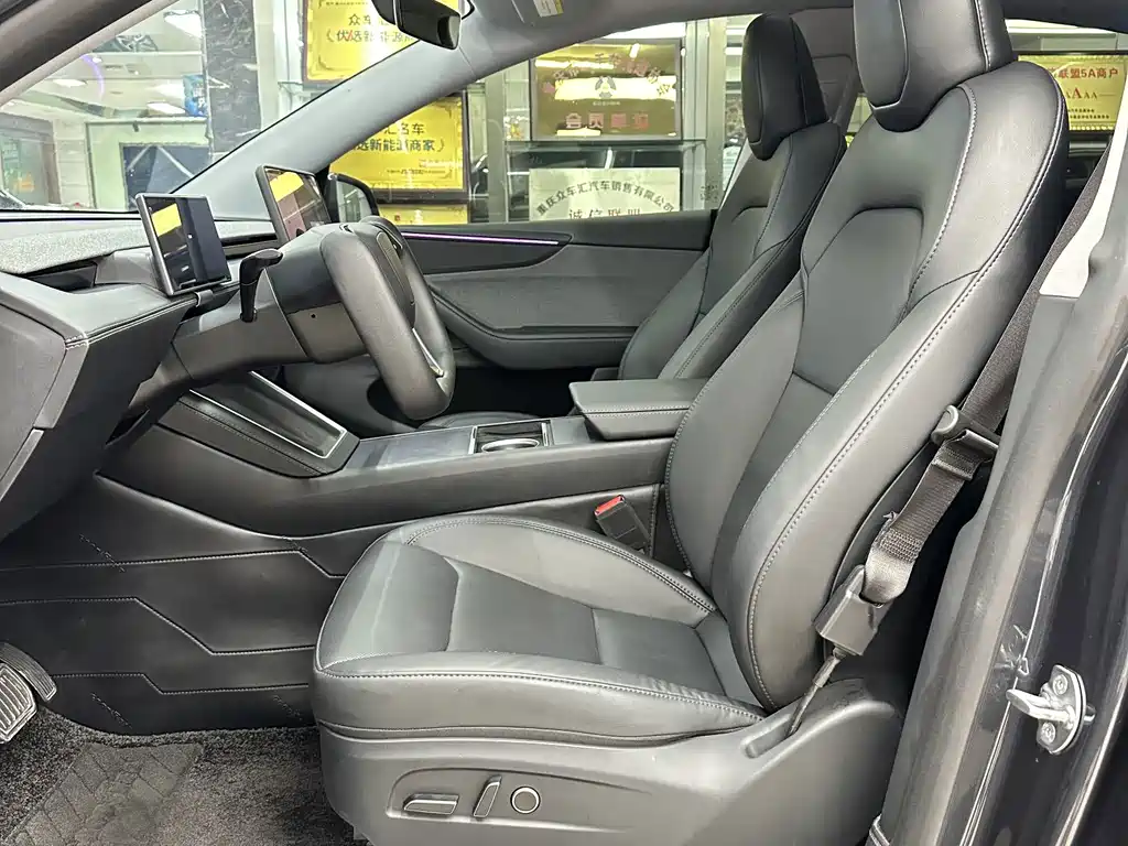 Tesla Model Y — миниатюра 7