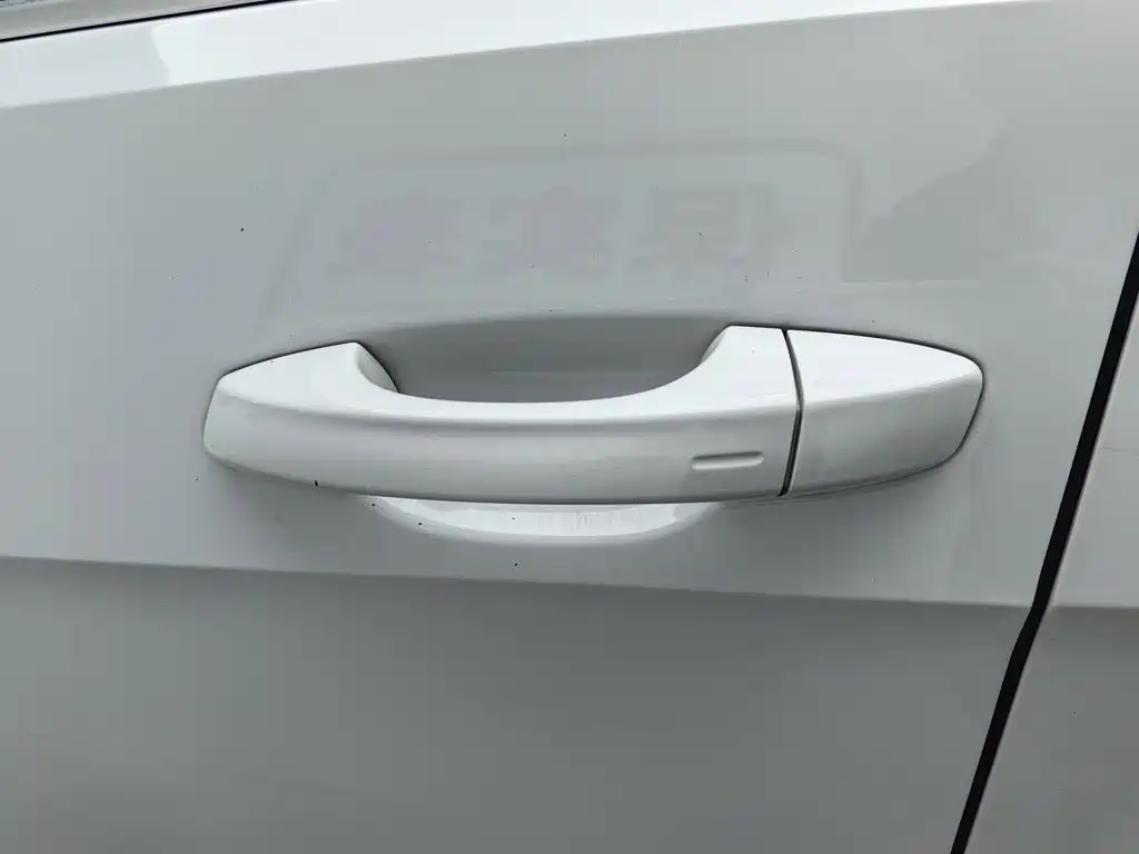 Volkswagen Golf EV — миниатюра 18