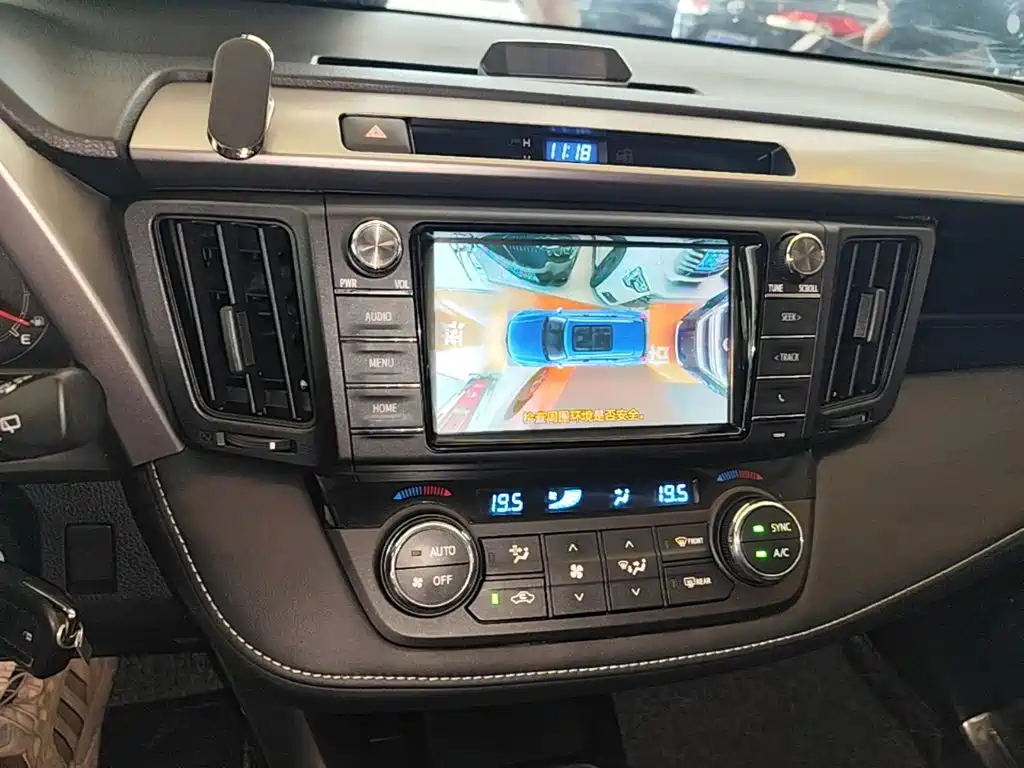 Toyota RAV4 — миниатюра 13