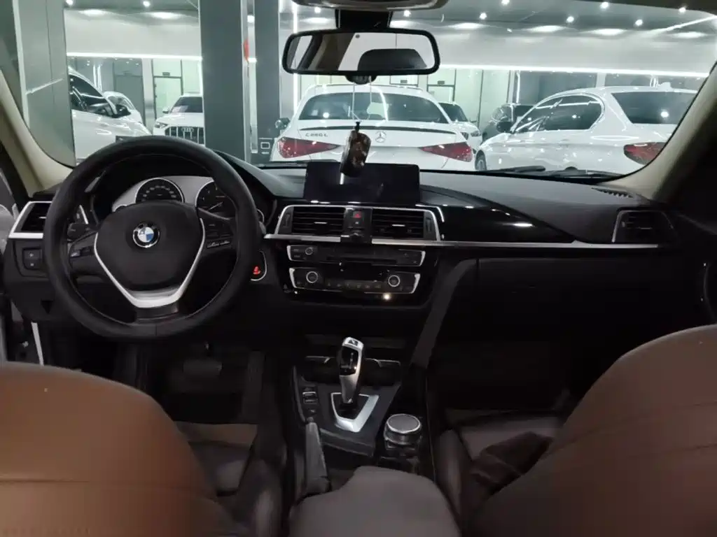 BMW 3 Series — миниатюра 10