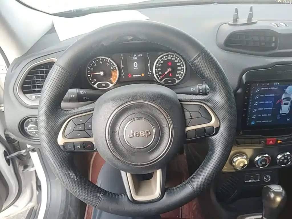 Jeep Renegade — миниатюра 11