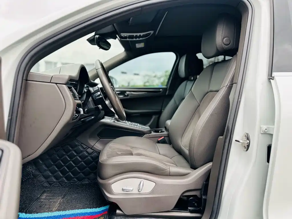 Porsche Macan — миниатюра 8