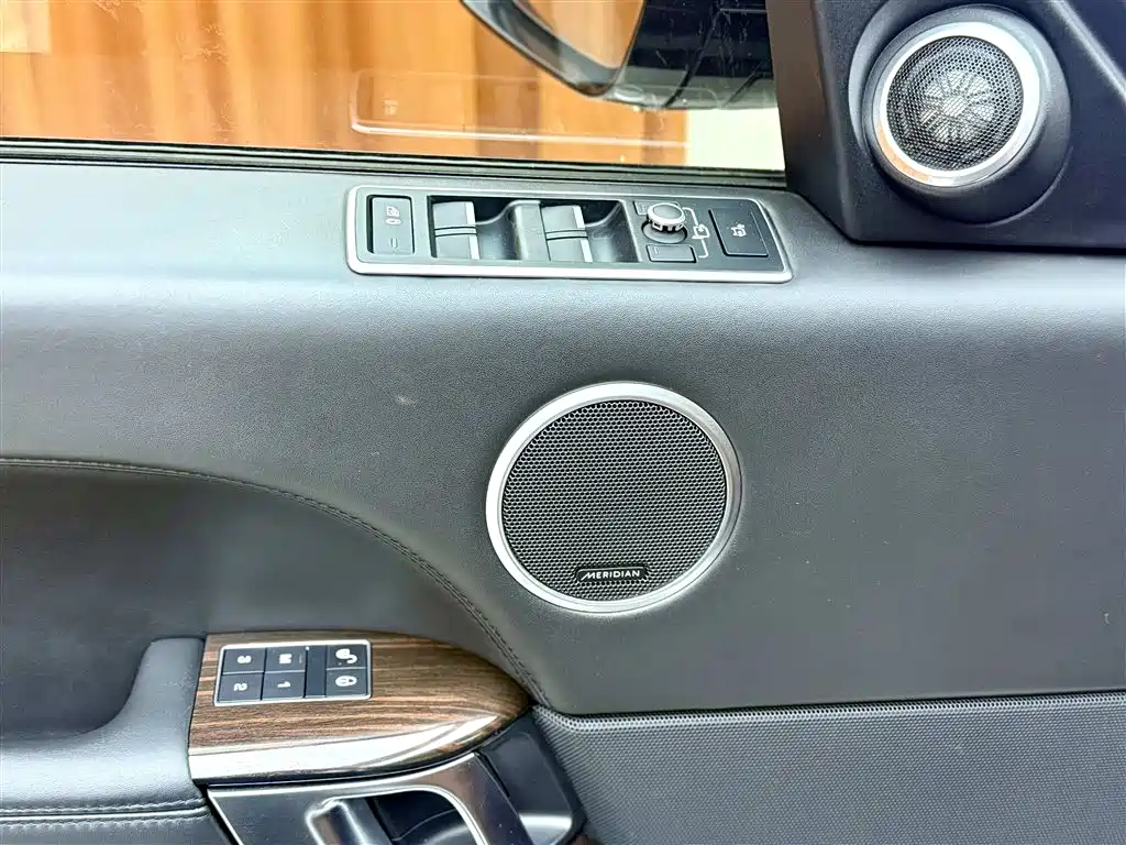 Land Rover Range Rover — миниатюра 15