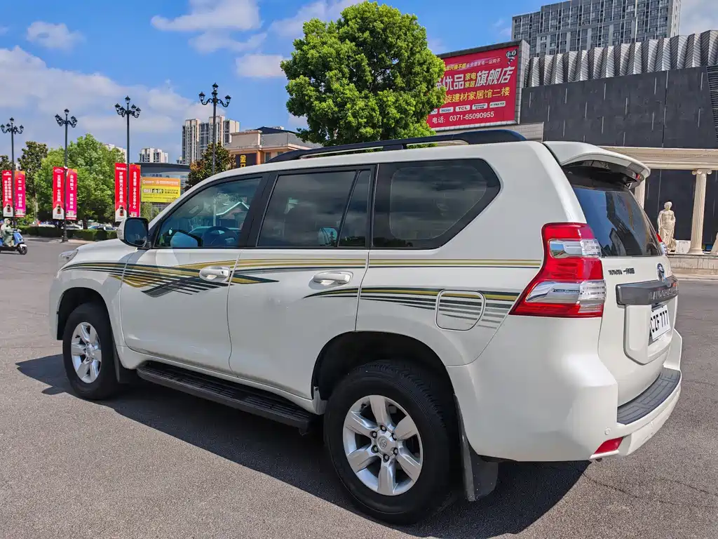 Toyota Land Cruiser Prado 2015 2.7L AT Luxury