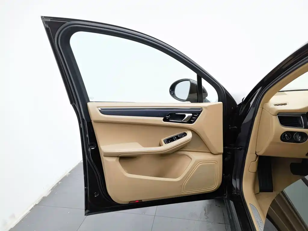 Porsche Macan — миниатюра 8