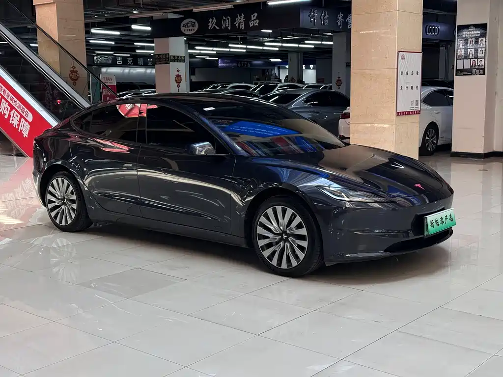 Tesla Model 3 — миниатюра 3