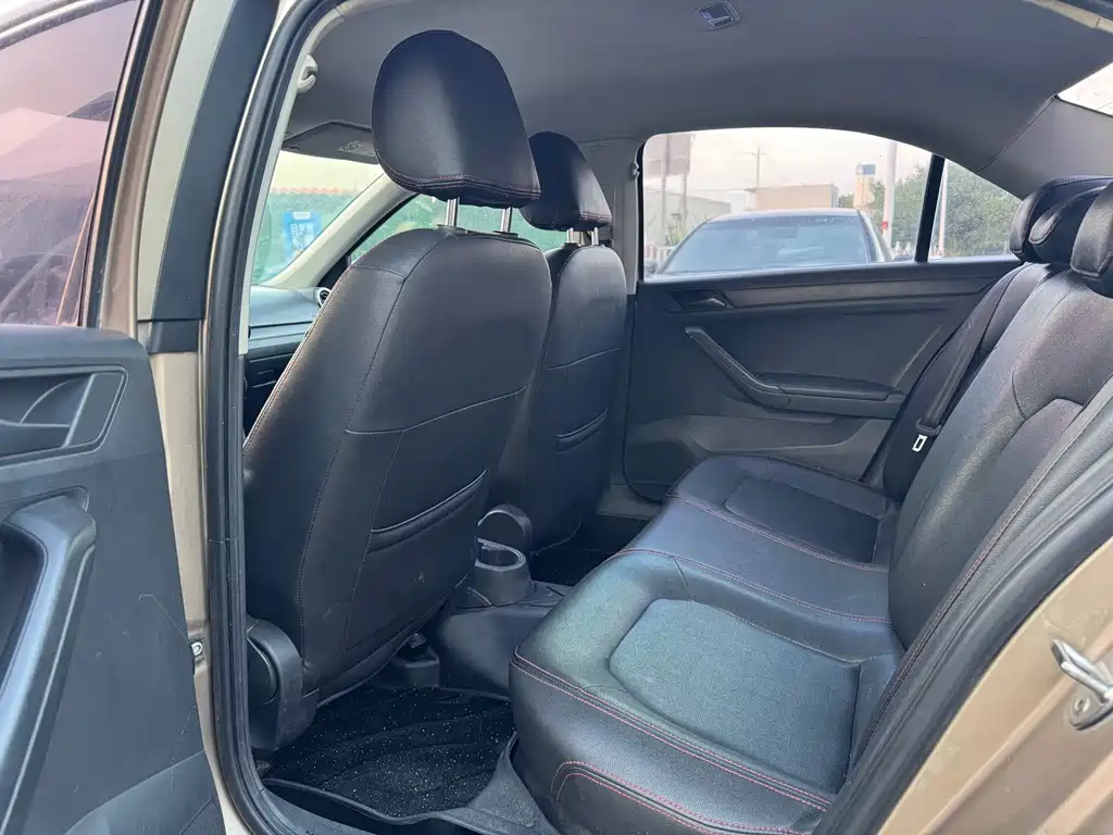 Volkswagen Jetta — миниатюра 6