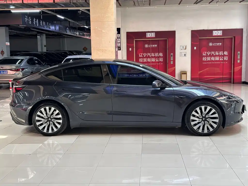 Tesla Model 3 — миниатюра 8