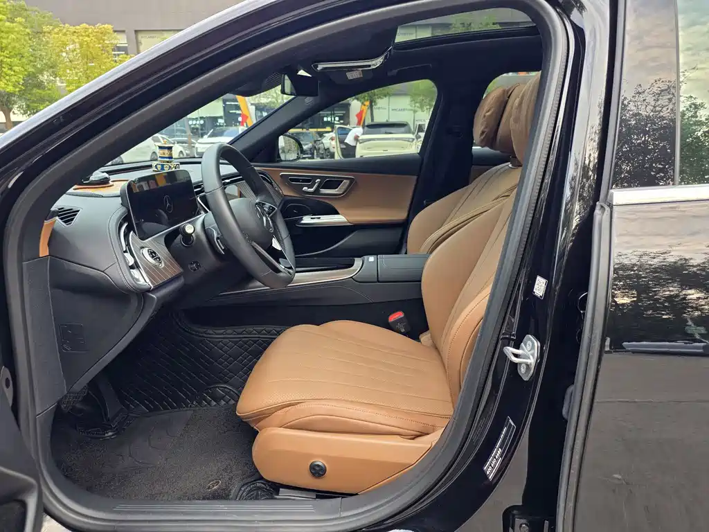 Mercedes-Benz E-Class — миниатюра 8