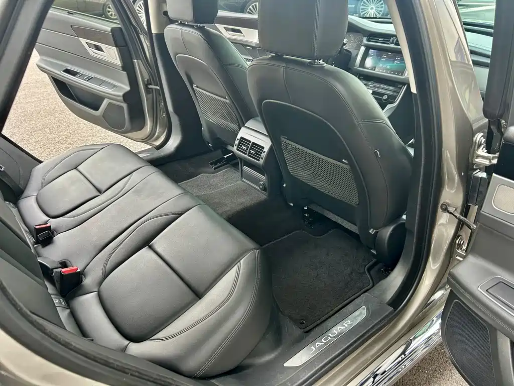 Jaguar XFL — миниатюра 14