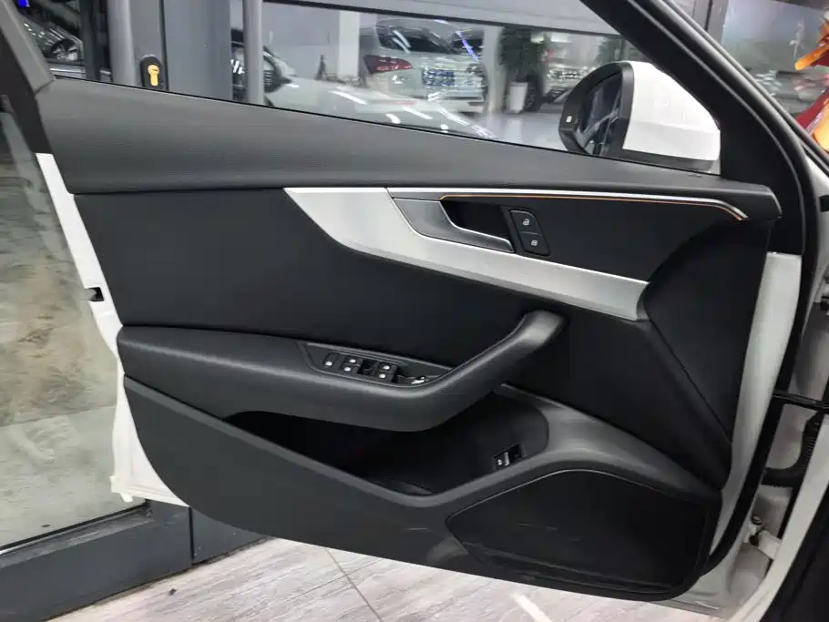 Audi A4L — миниатюра 7