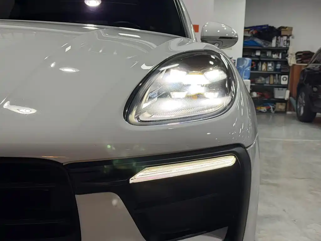 Porsche Macan — миниатюра 3