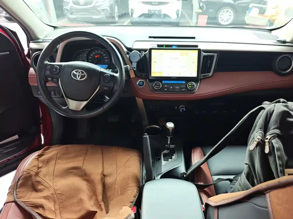 Toyota RAV4 — миниатюра 10