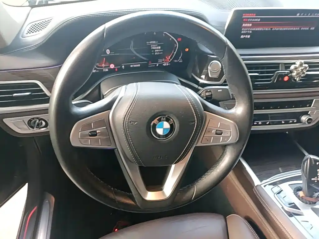 BMW 7 Series — миниатюра 11