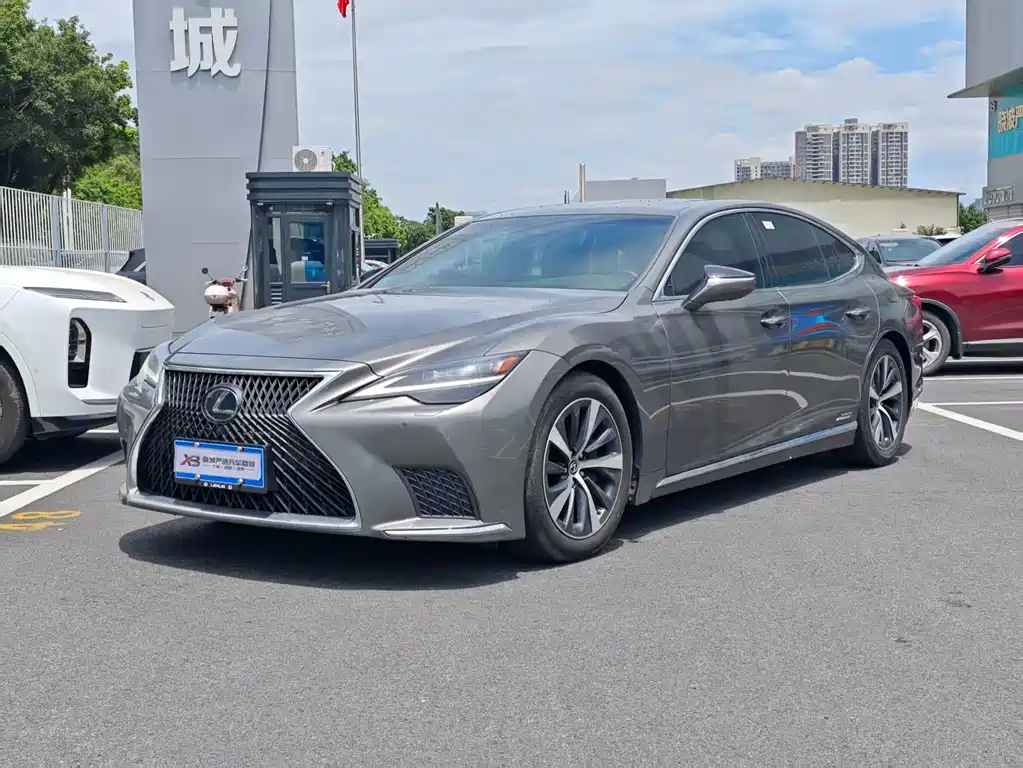 Lexus LS
