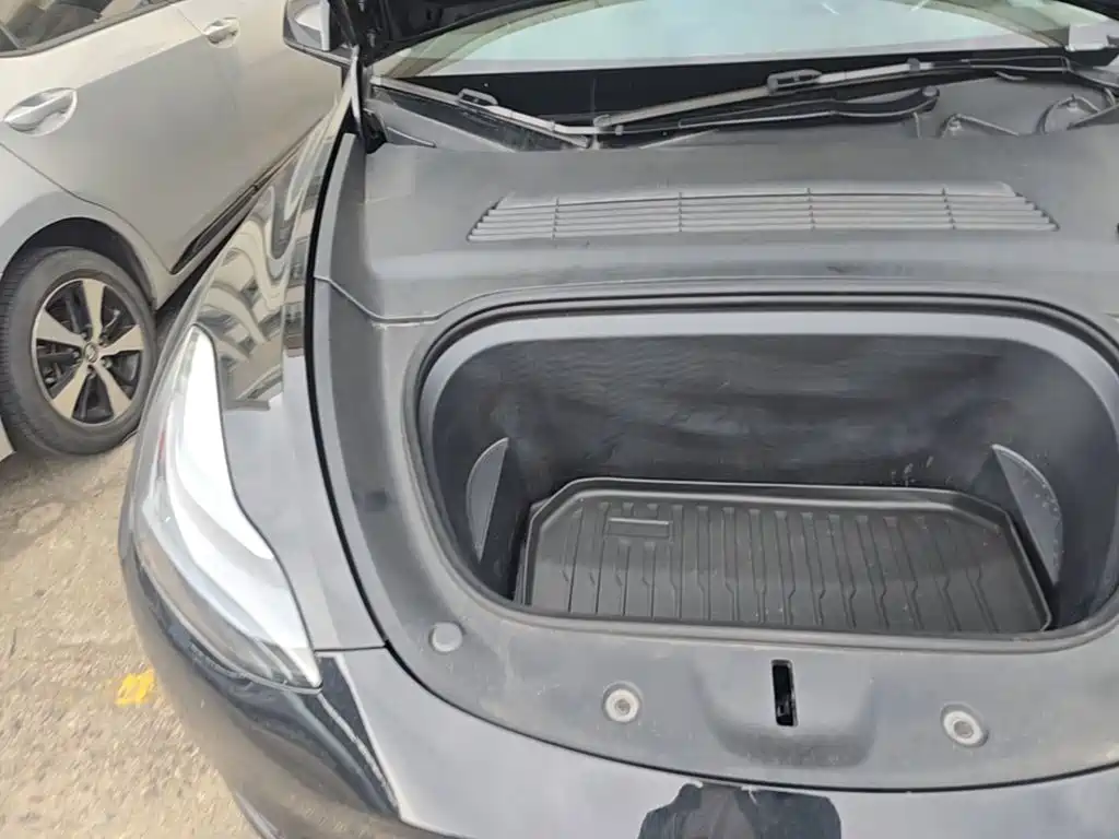 Tesla Model Y — миниатюра 19