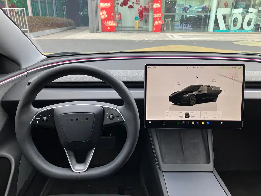 TESLA MODEL 3