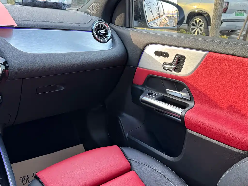 MERCEDES-BENZ GLA AMG