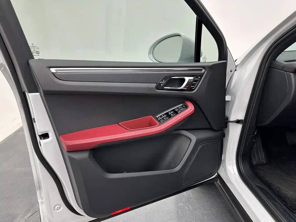 Porsche Macan — миниатюра 14