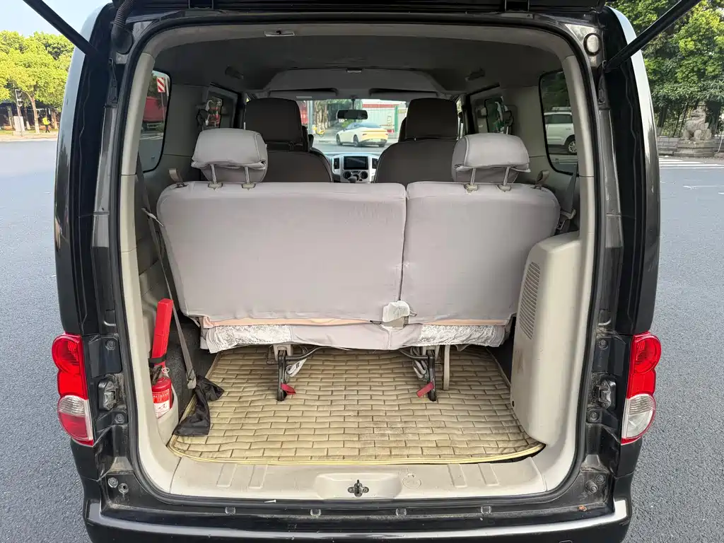 Nissan NV200 — миниатюра 8
