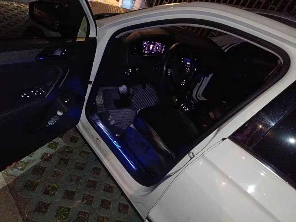 Volkswagen Tiguan L PHEV — миниатюра 17