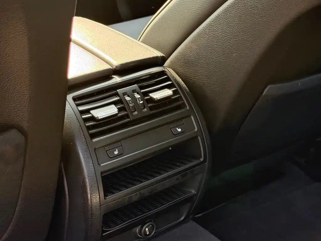 BMW 5 Series — миниатюра 17