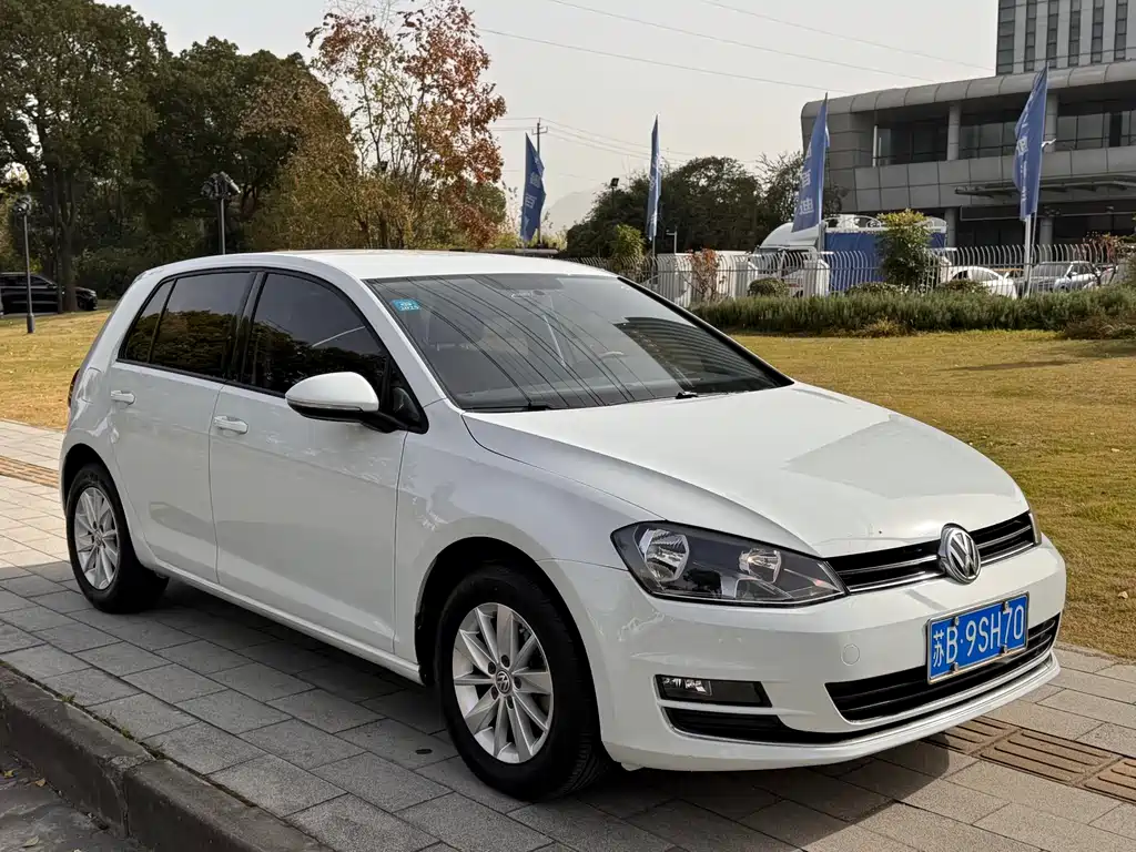 VOLKSWAGEN GOLF