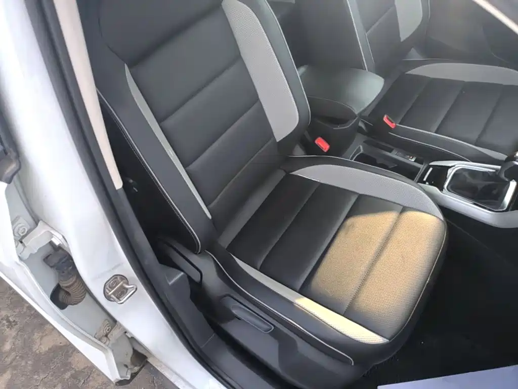 Volkswagen T-Roc — миниатюра 25