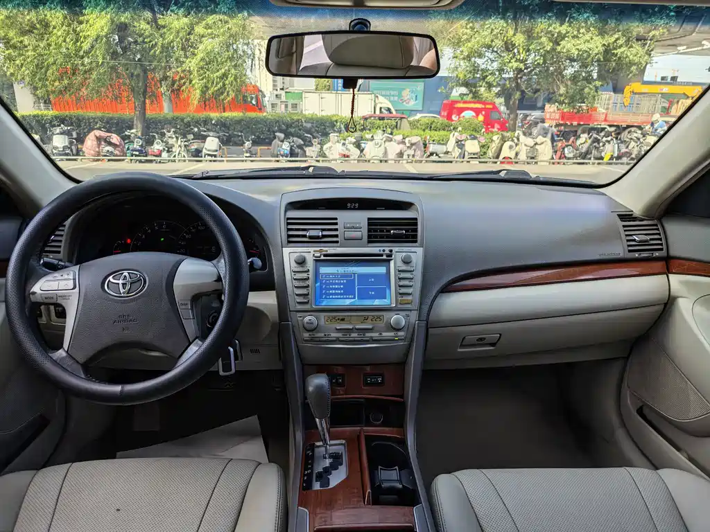 Toyota Camry — миниатюра 6