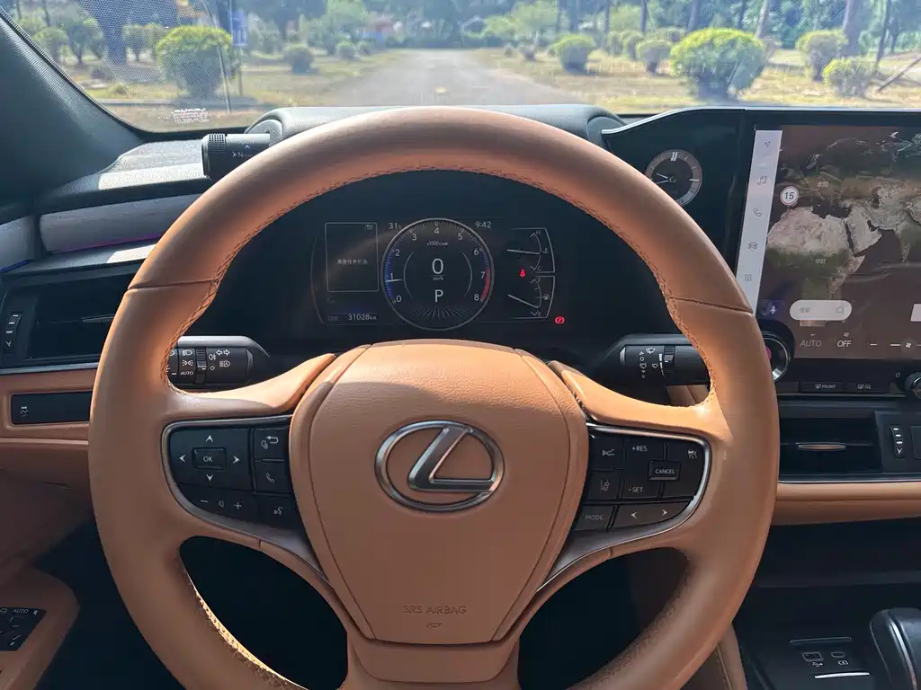 Lexus ES — миниатюра 9