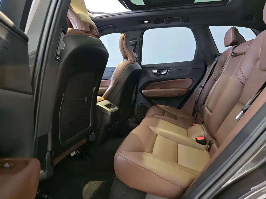 Volvo XC60 2024 B5 Luxury