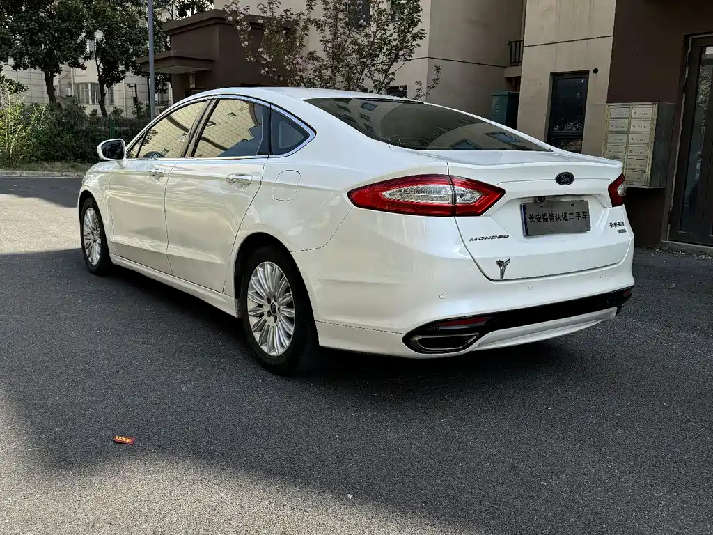 Ford Mondeo 2013 2.0L GTDi200 Fashion