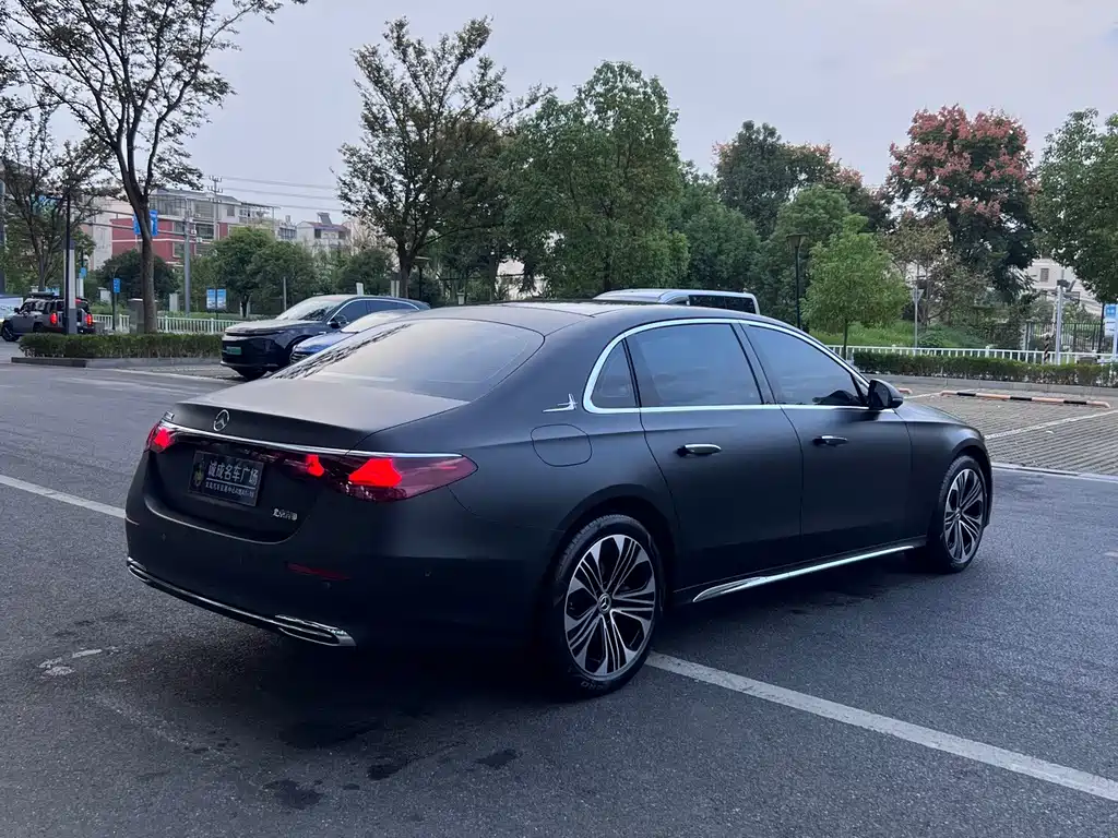 Mercedes-Benz E-Class — миниатюра 9