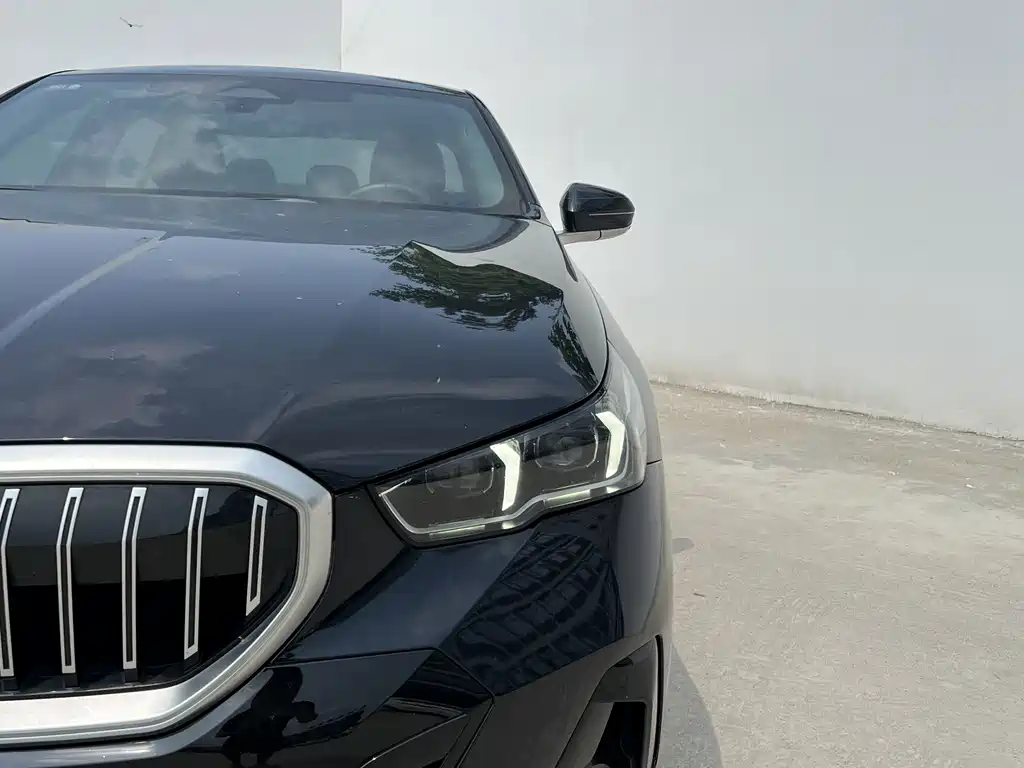 BMW 5 Series — миниатюра 9