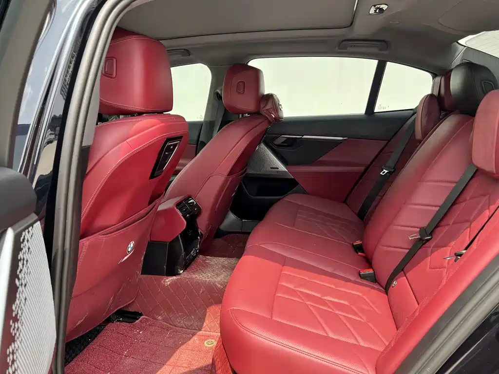 BMW 5 Series — миниатюра 7