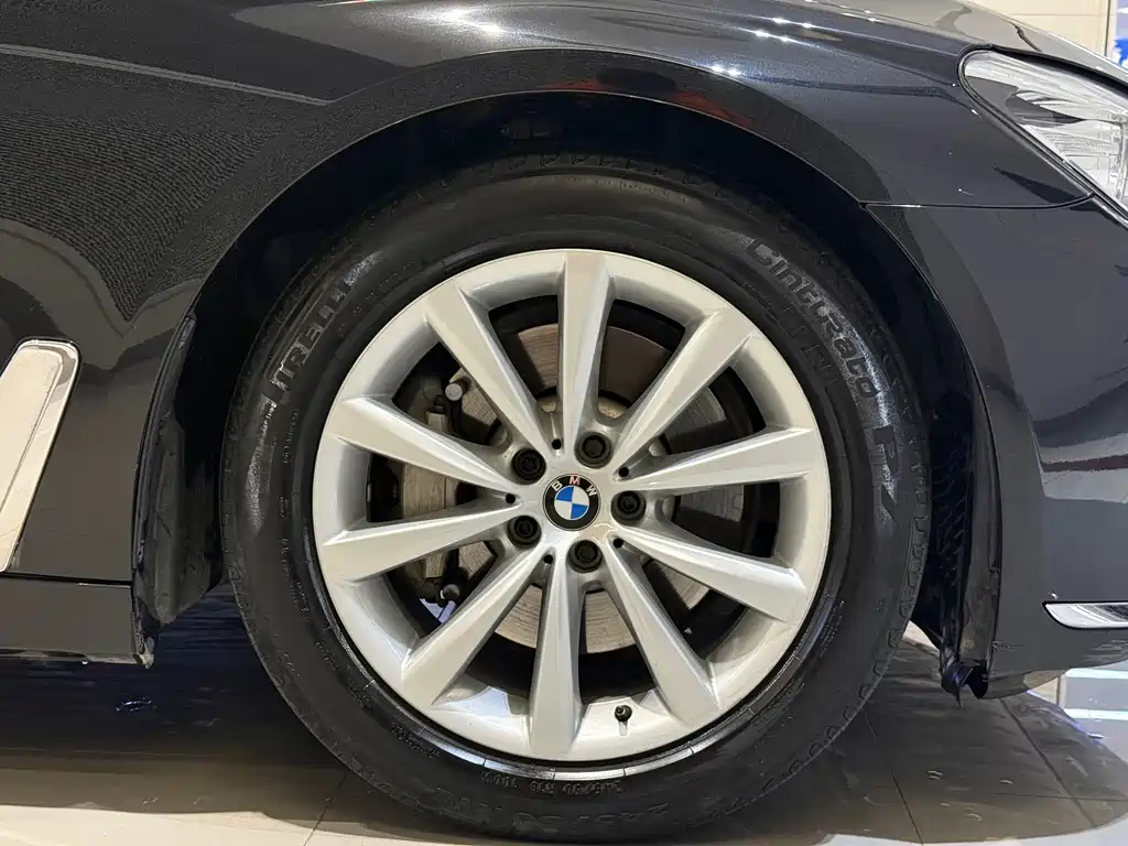 BMW 7 Series — миниатюра 17