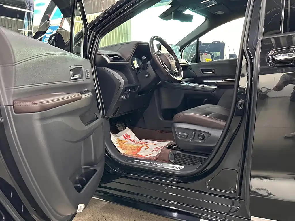 Toyota Sienna — миниатюра 3