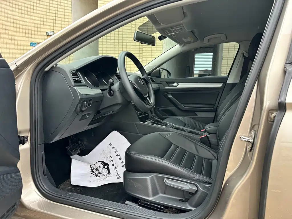 Volkswagen Lamando 2015 230TSI DSG