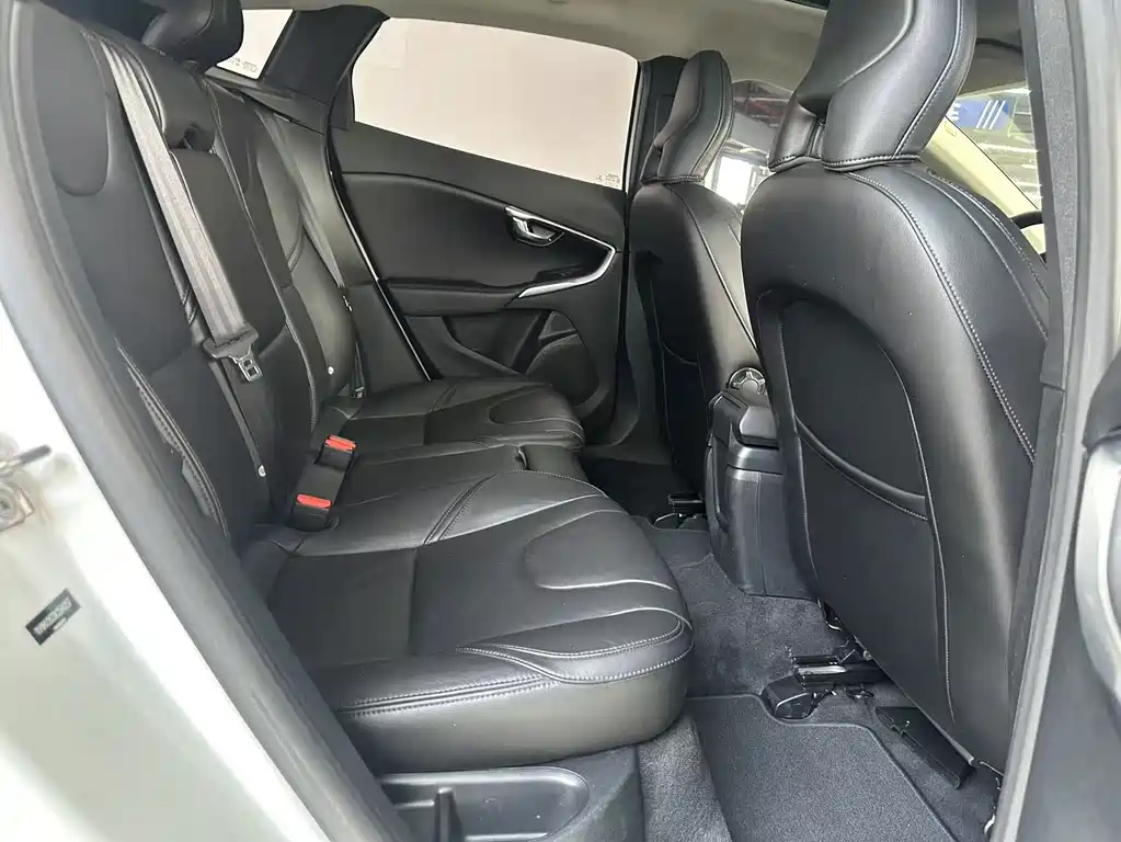 Volvo V40 — миниатюра 16