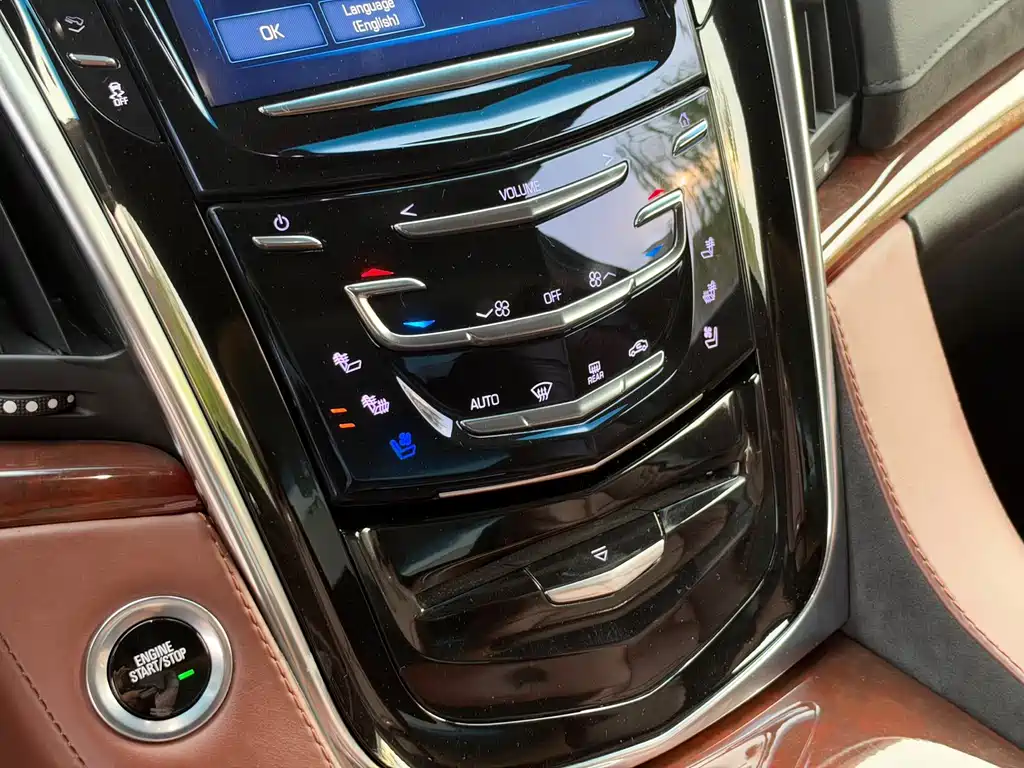 Cadillac Escalade — миниатюра 13